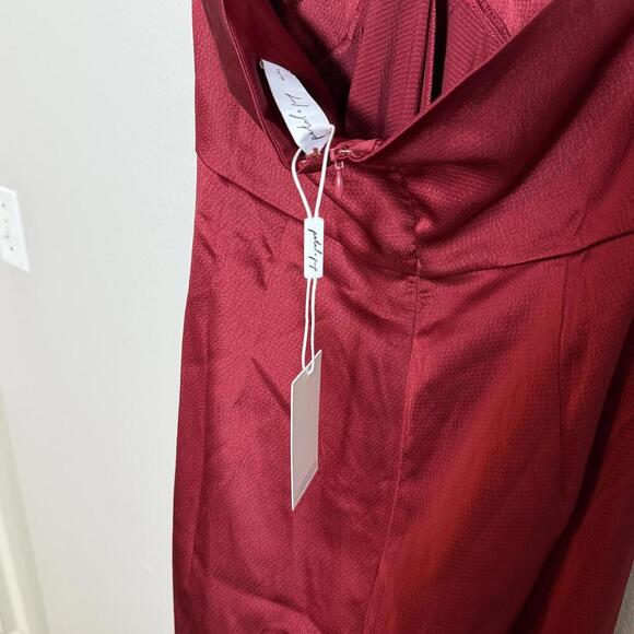 Petal & Pup Wine Red Satin Halter Wide Leg Jumpsuit NWT Size Large - Picture 3 of 5